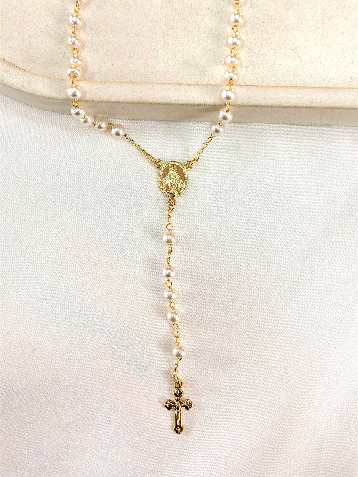 Colar terço pérolas Nossa Senhora Aparecida e cruz