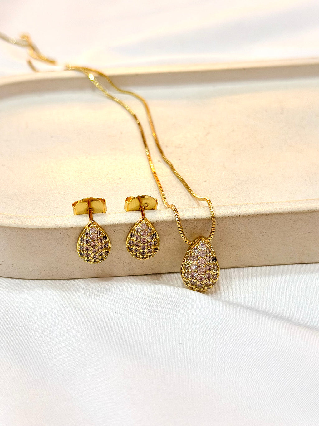 Conjunto gota com micro zircônias