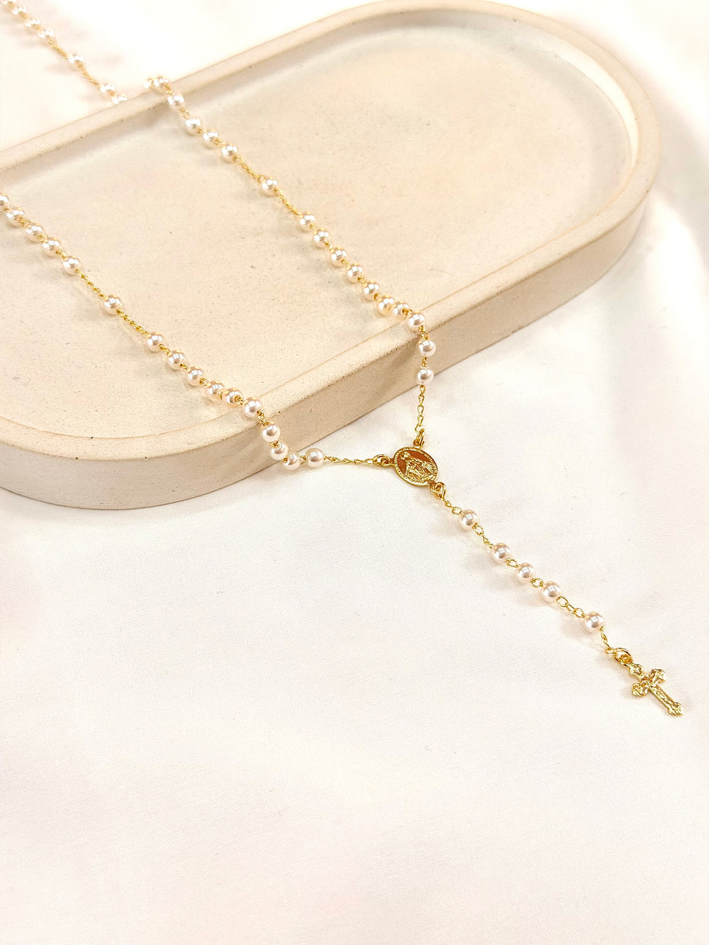 Colar terço pérolas Nossa Senhora Aparecida e cruz