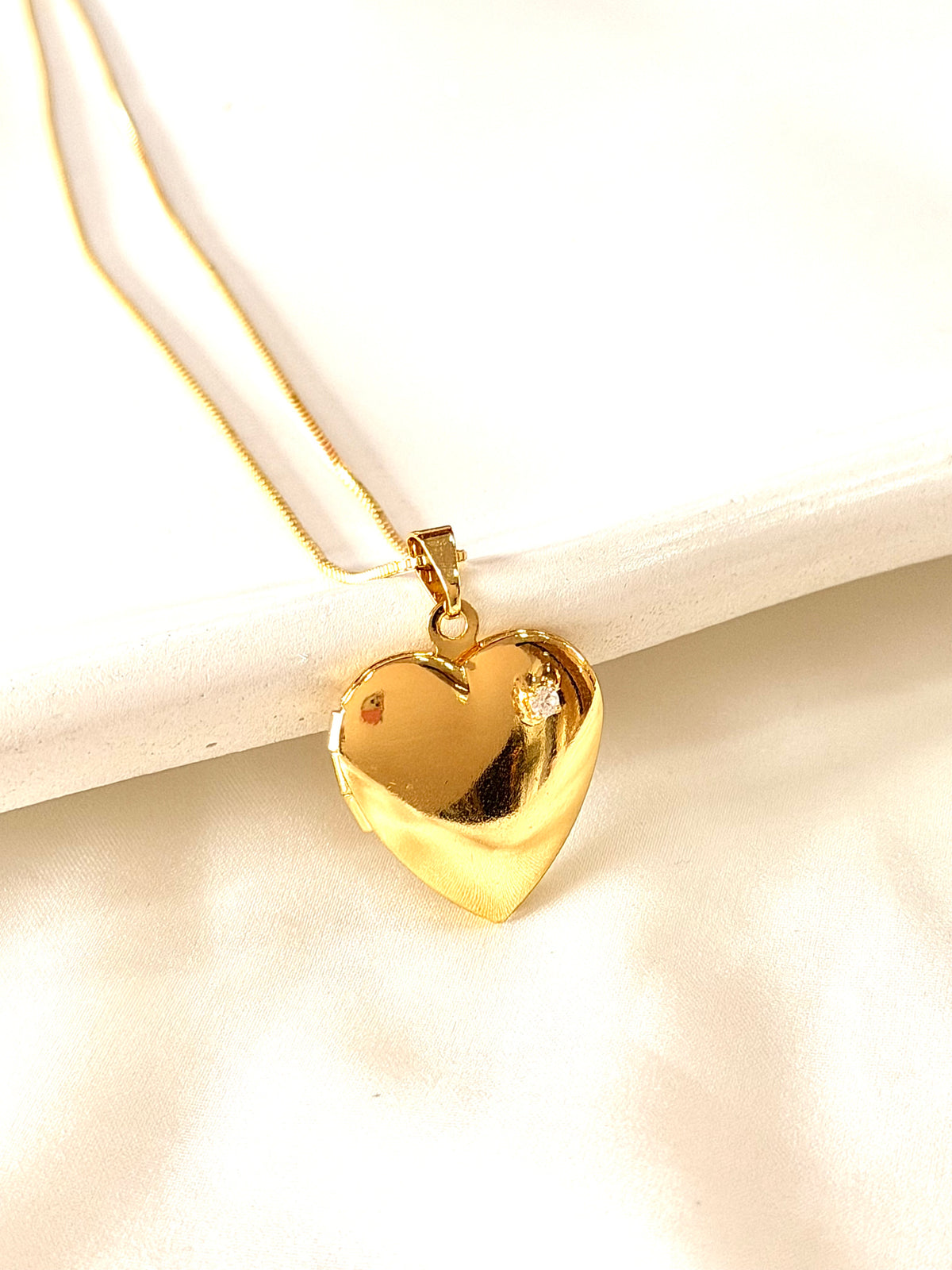 Colar relicário coração zircônia