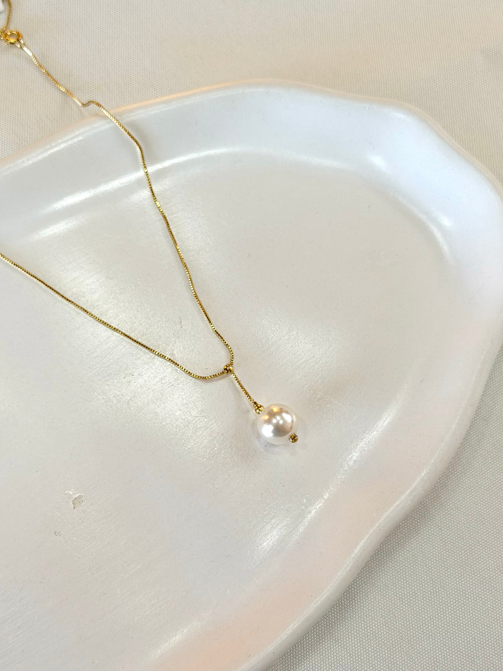 Colar gravata com pérola 12 mm