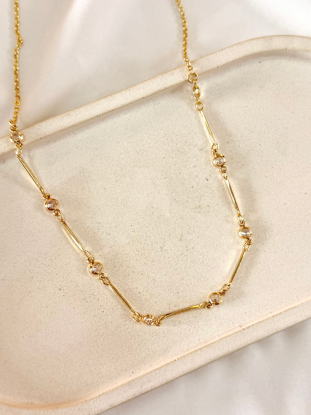 Colar choker palitos e cristal