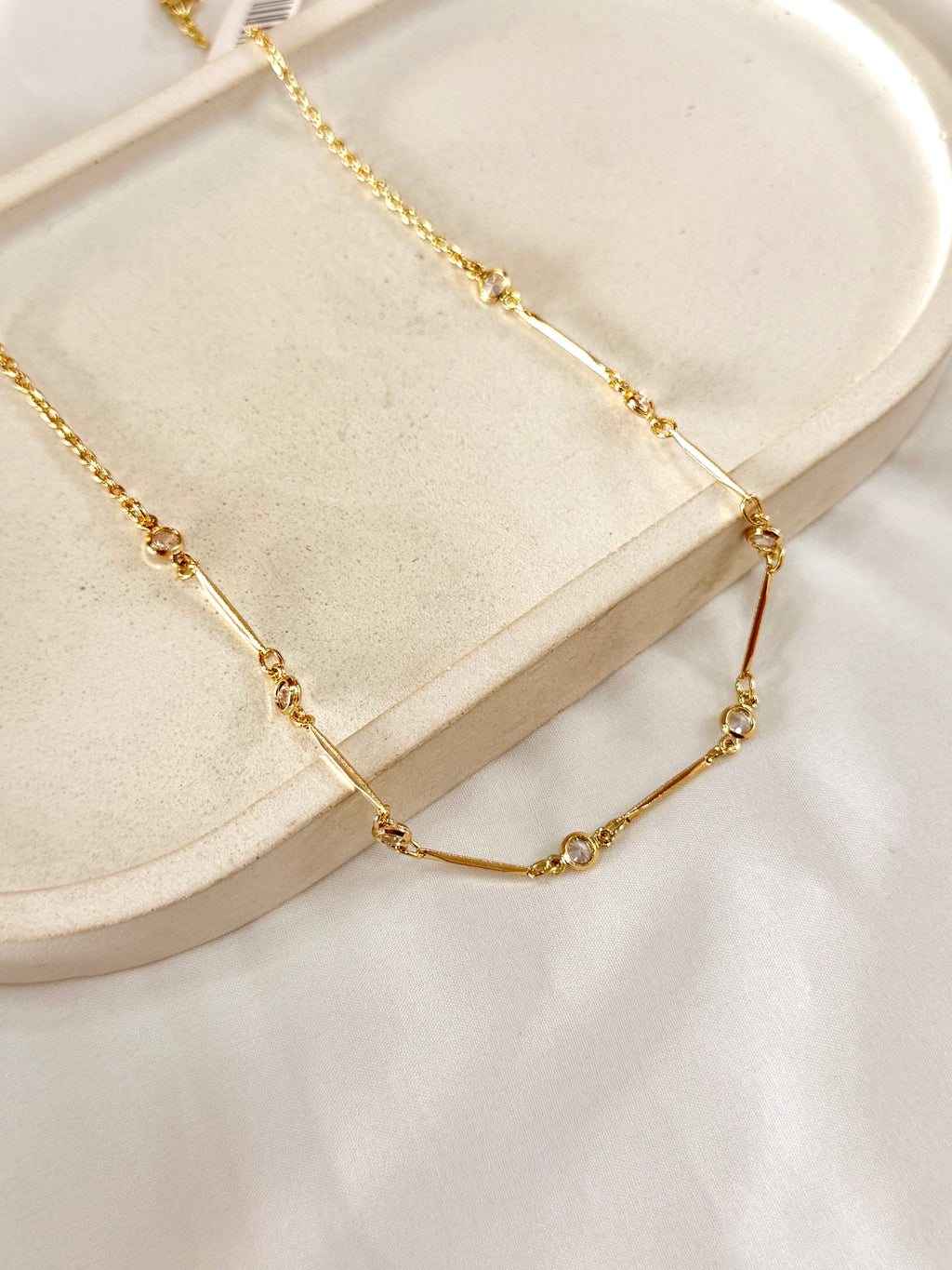 Colar choker palitos e cristal