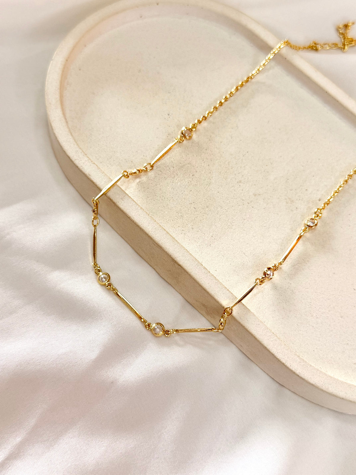 Colar choker palitos e cristal