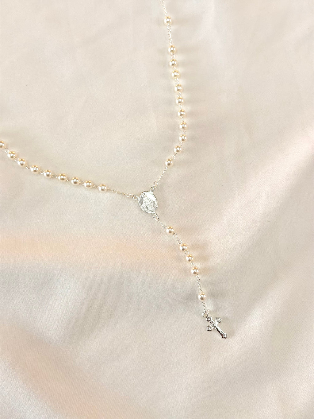 Colar terço pérolas e Nossa Senhora Aparecida