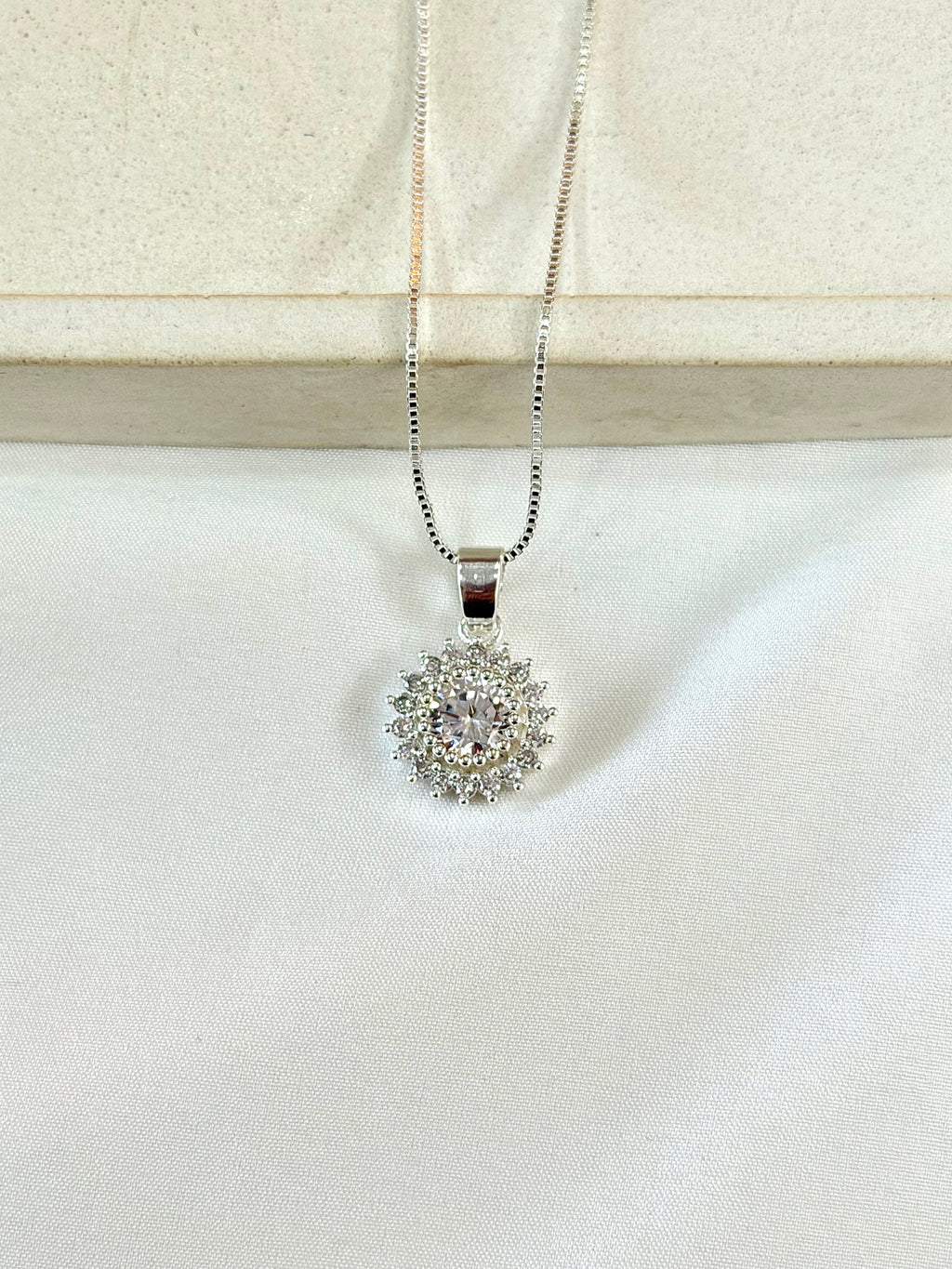 Colar halo de Zircônias