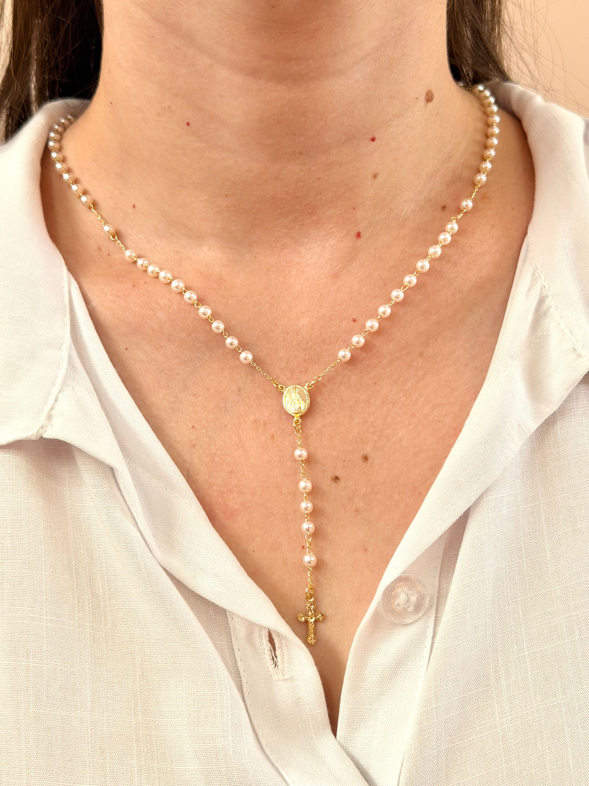 Colar terço pérolas Nossa Senhora Aparecida e cruz