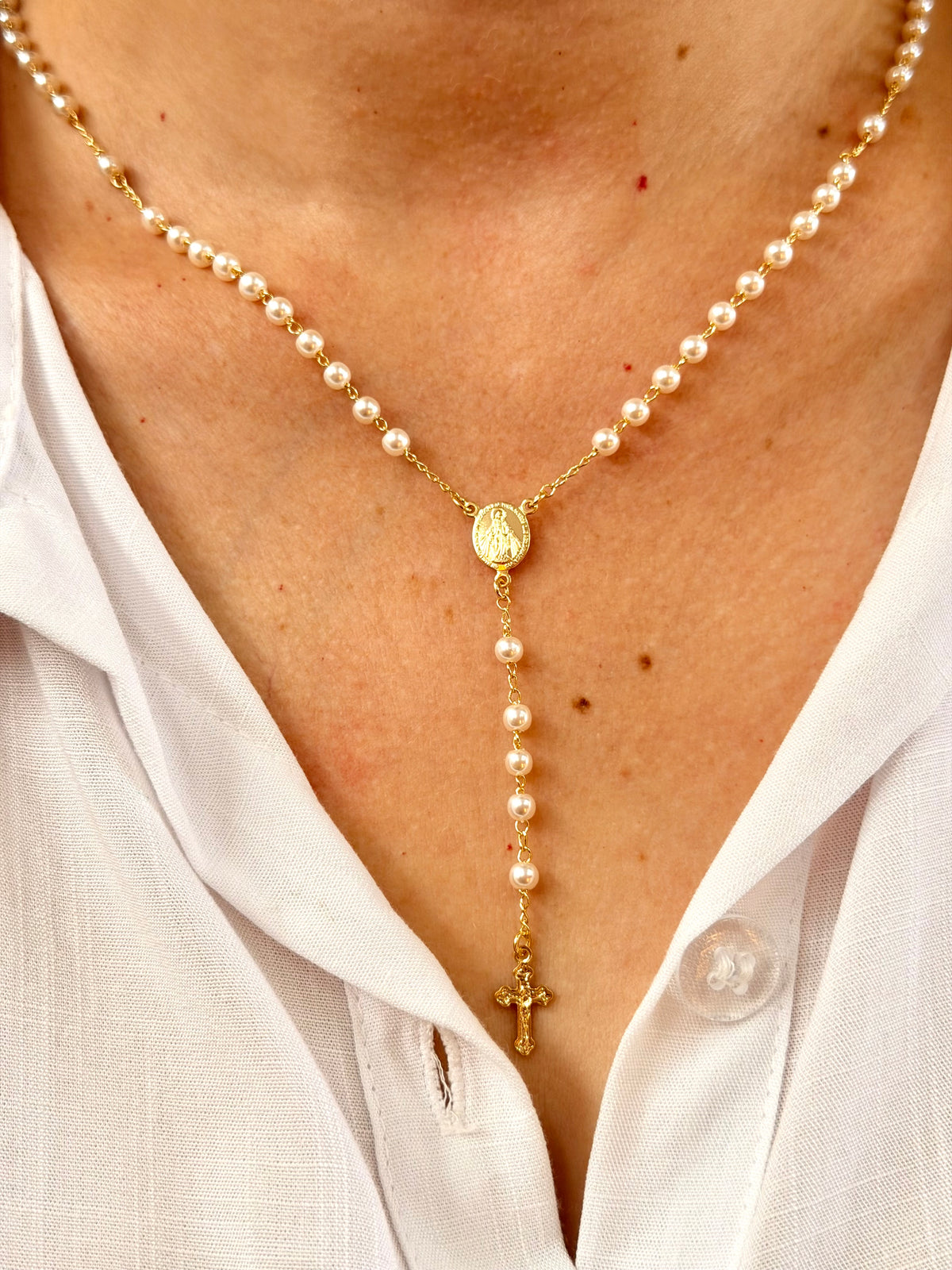 Colar terço pérolas Nossa Senhora Aparecida e cruz