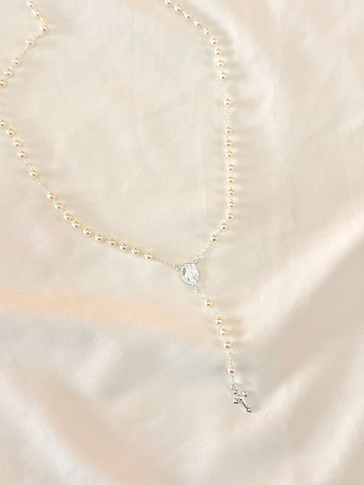 Colar terço pérolas e Nossa Senhora Aparecida