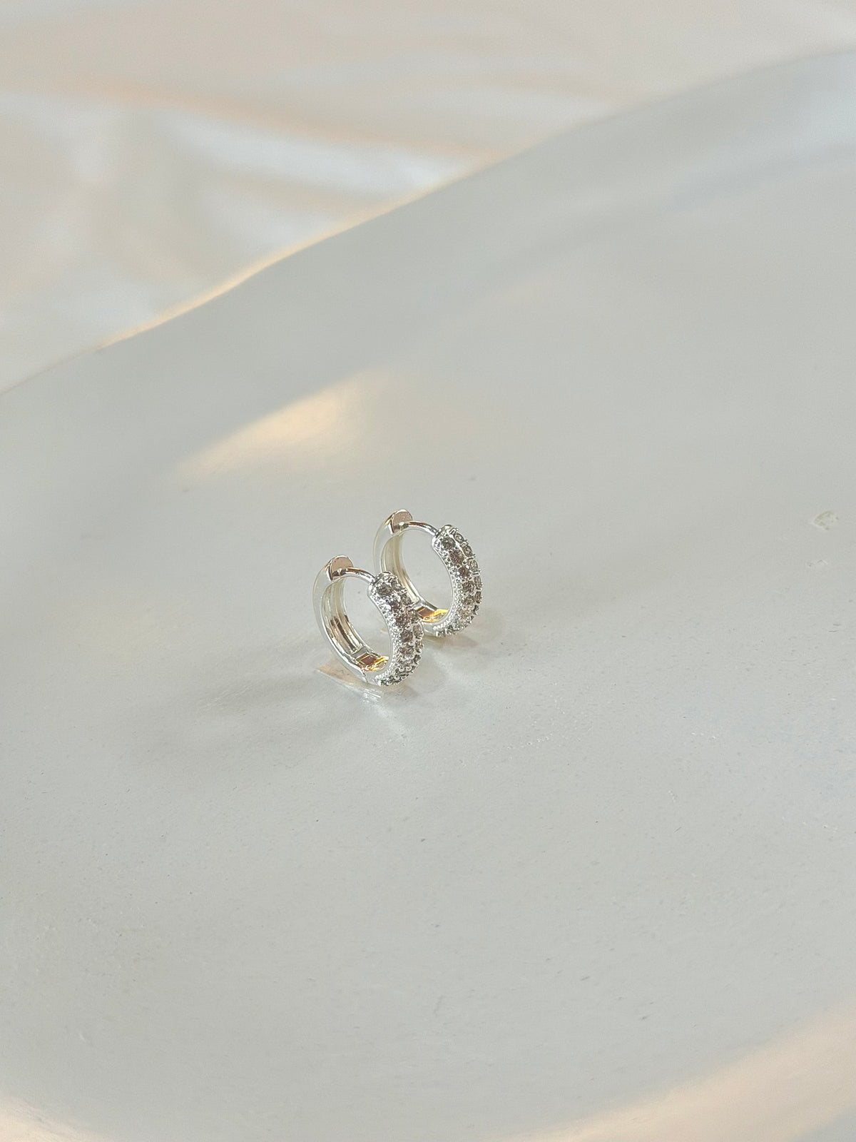 Argola duas fileiras cravejadas zircônias G