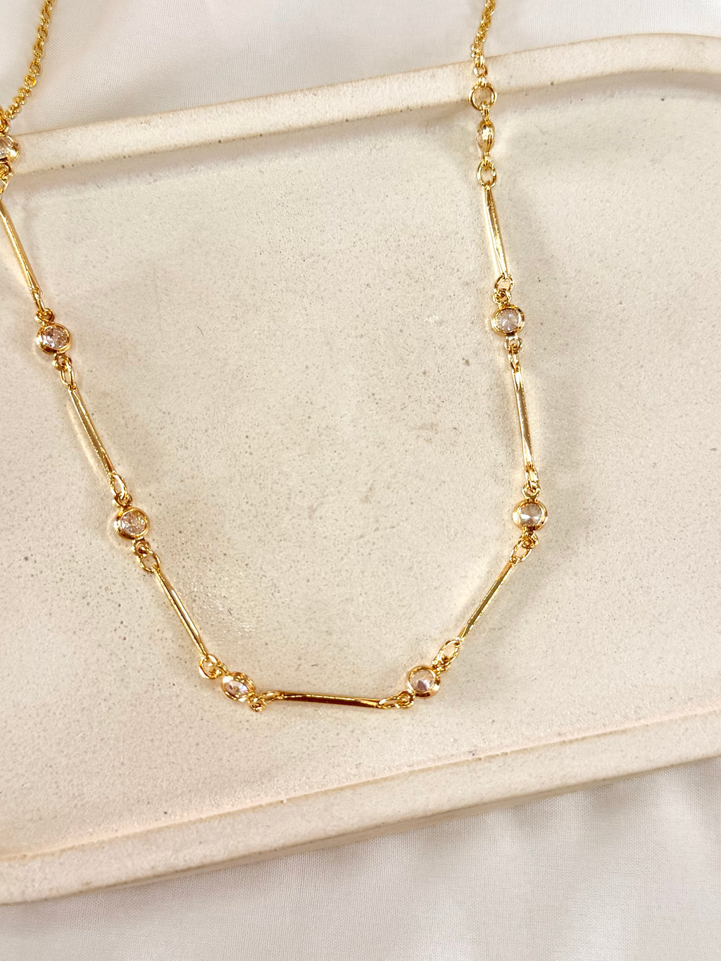 Colar choker palitos e cristal