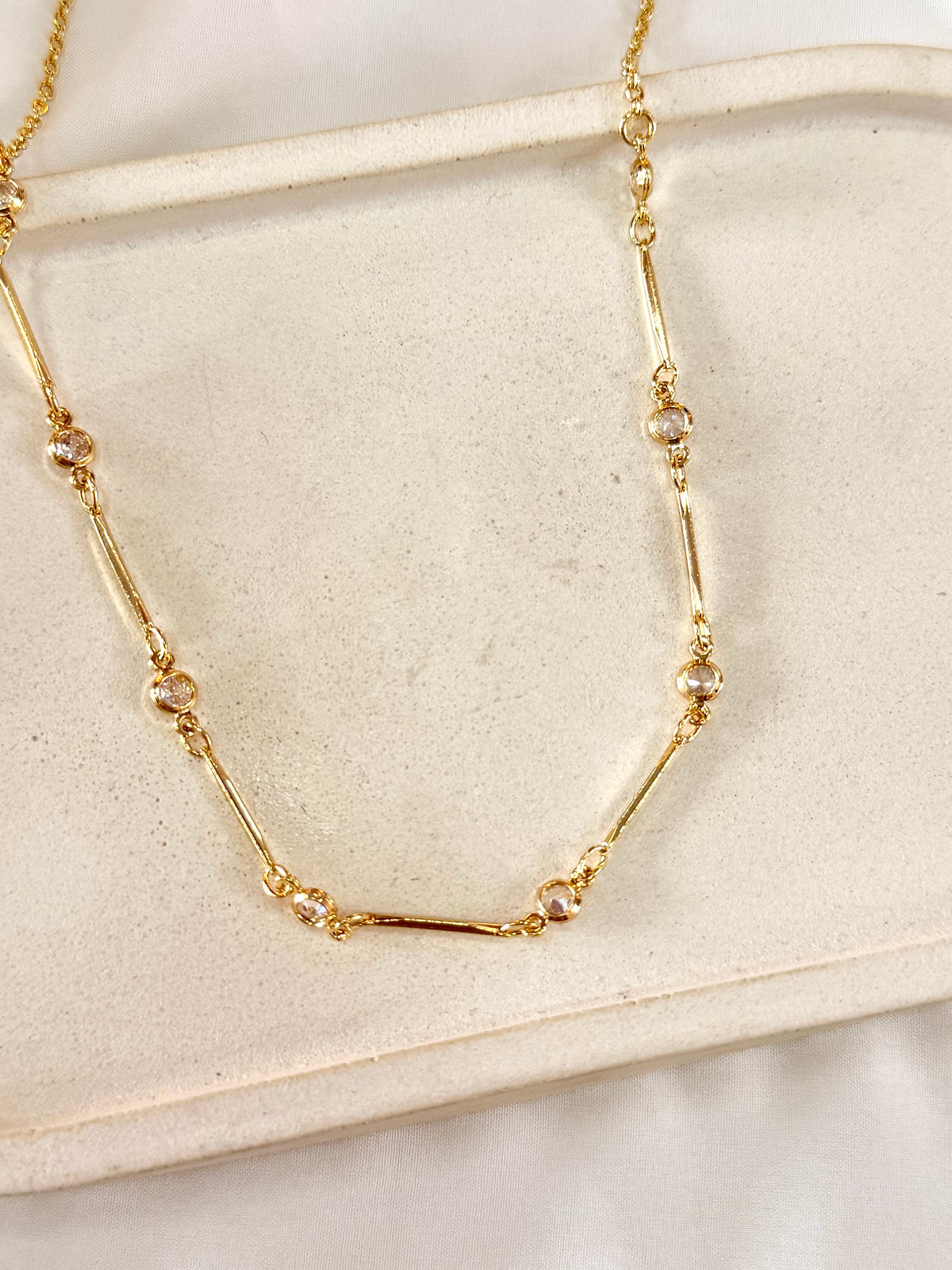 Colar choker palitos e cristal