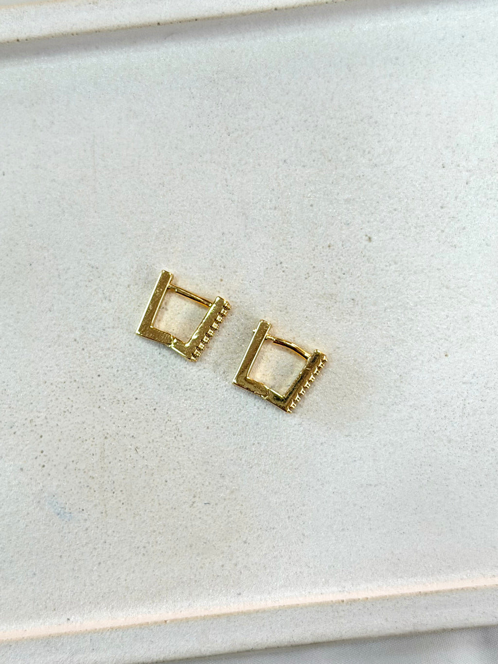 Argola quadrada cravejada P