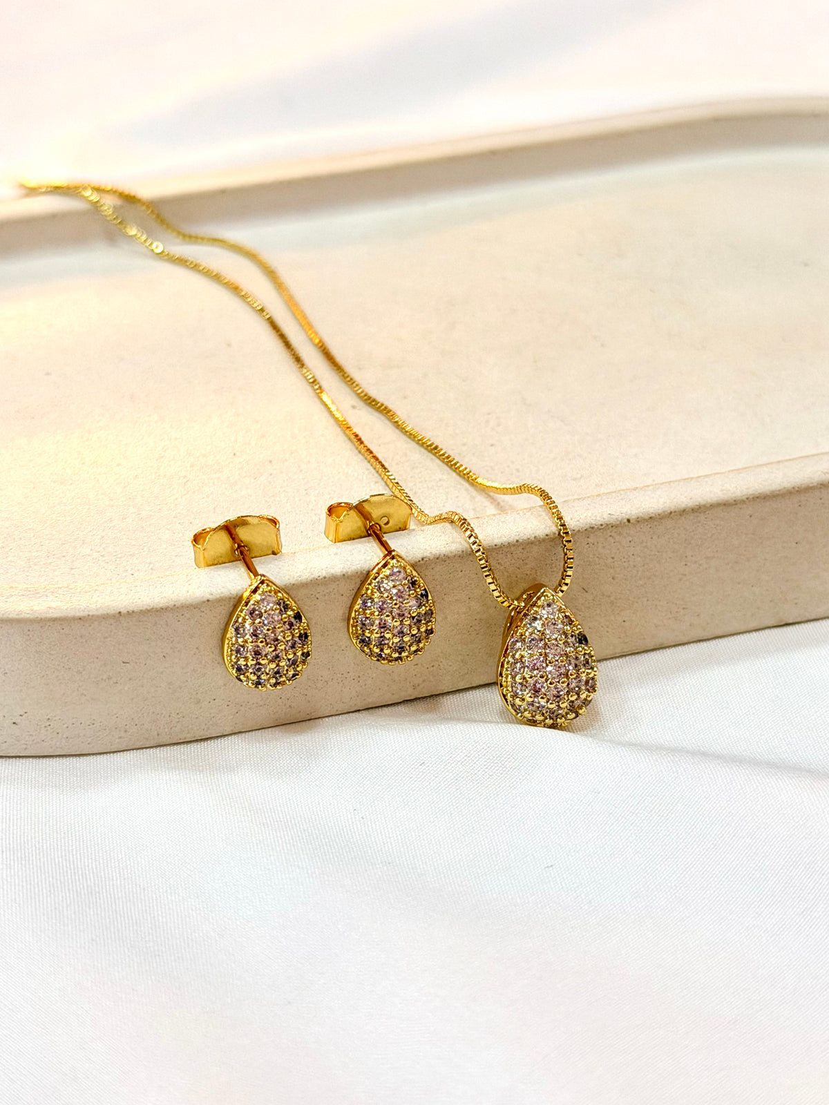 Conjunto gota com micro zircônias