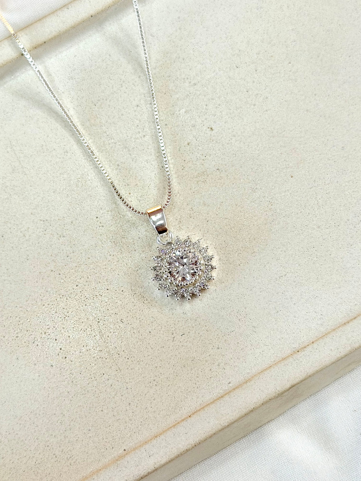Colar halo de Zircônias
