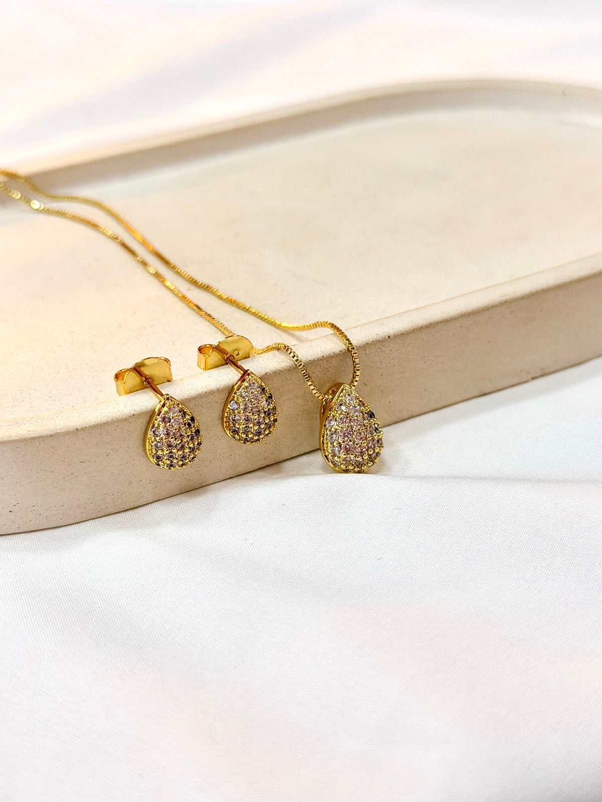Conjunto gota com micro zircônias