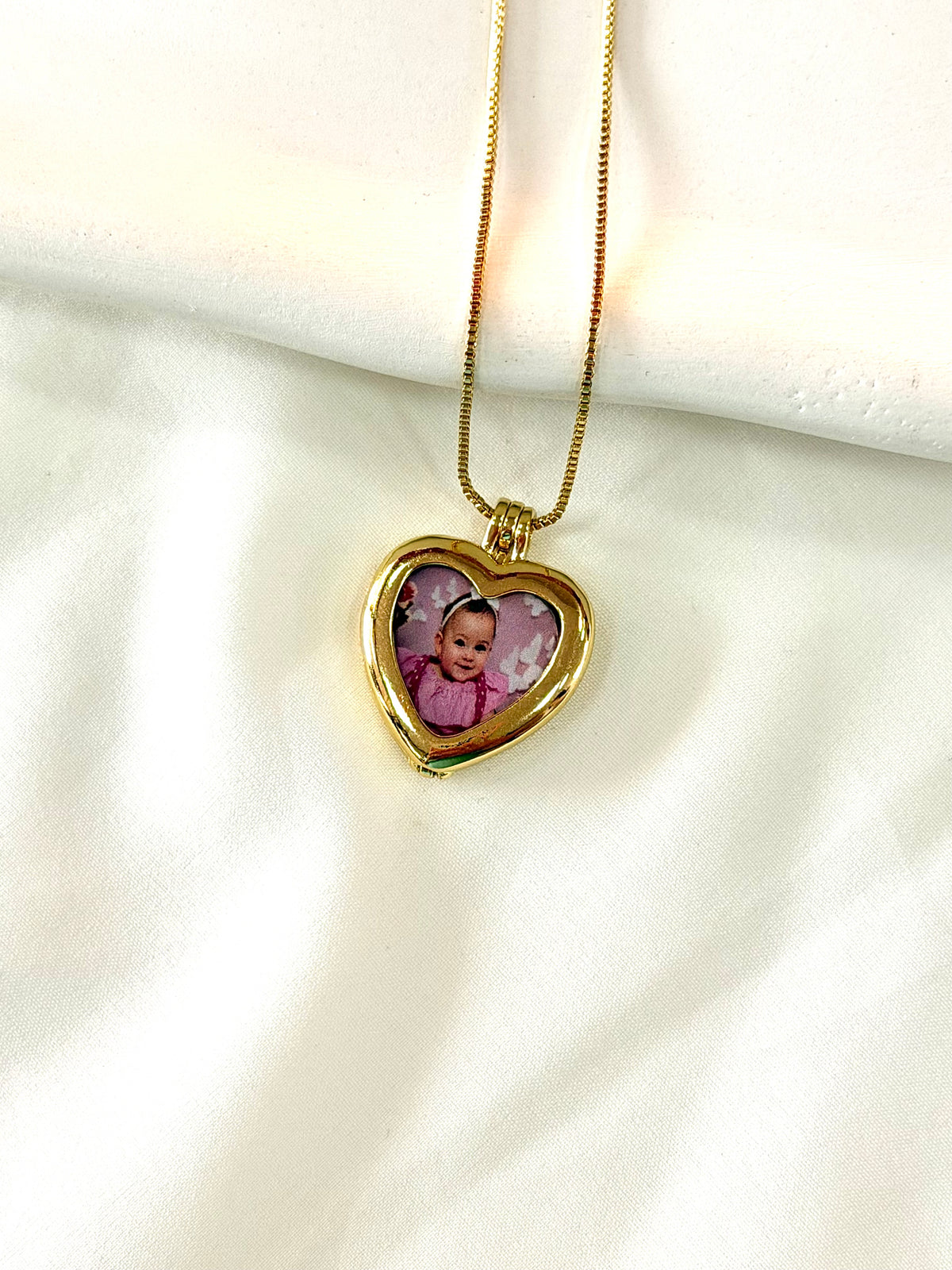 Relicário coracão porta foto personalizado