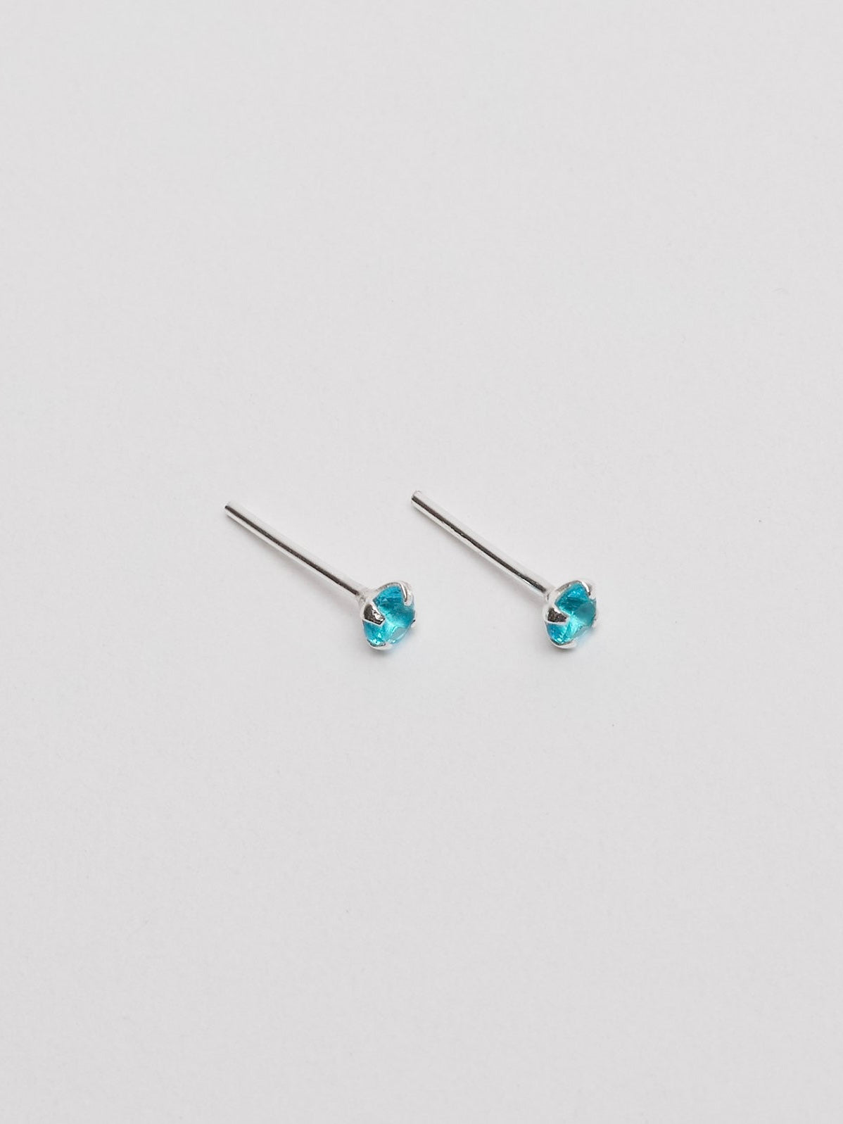 Brinco zircônia redonda azul 3mm garra