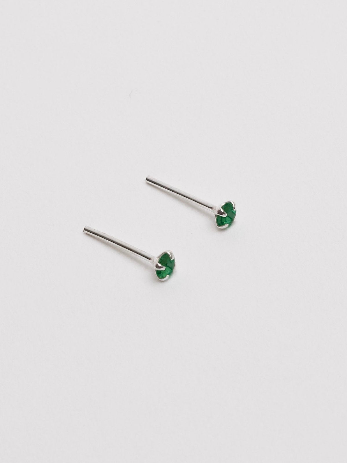Brinco zircônia redonda esmeralda 3mm