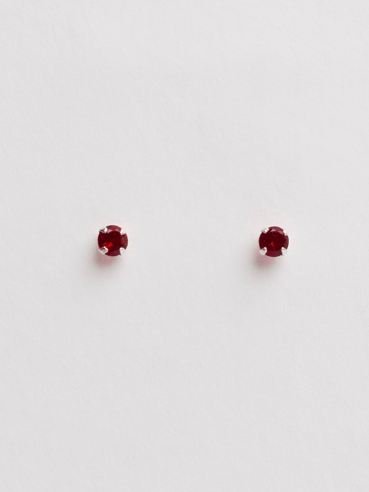 Brinco zircônia redonda rubi 3mm