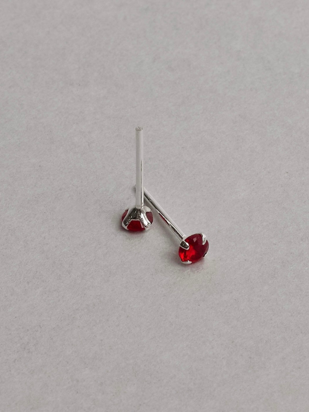 Brinco zircônia redonda rubi 3mm
