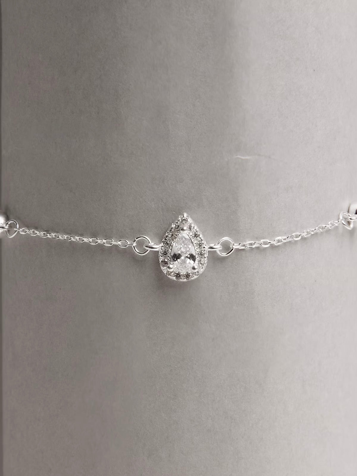 Pulseira entremeio zirconia gota com cravejado 8mm