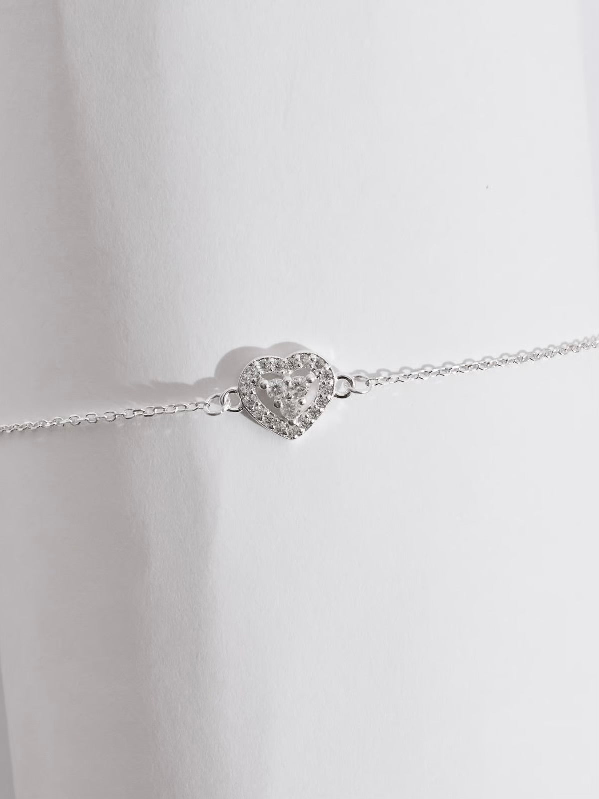 Pulseira entremeio coração vazado cravejado