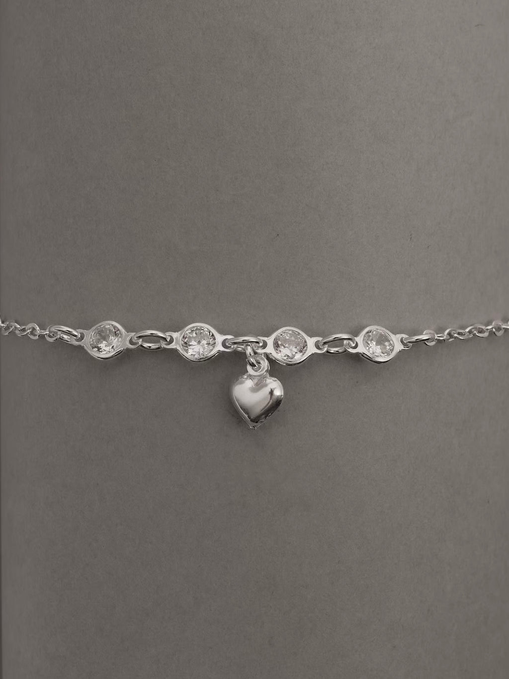 Pulseira entremeio zircônias pingente coração