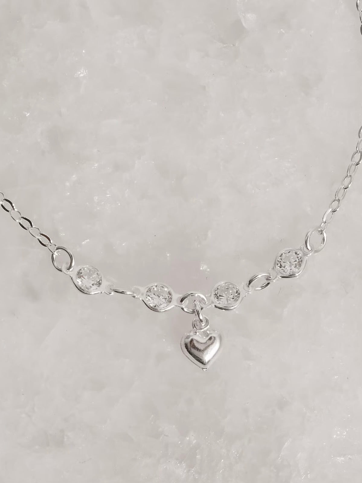Pulseira entremeio zircônias pingente coração