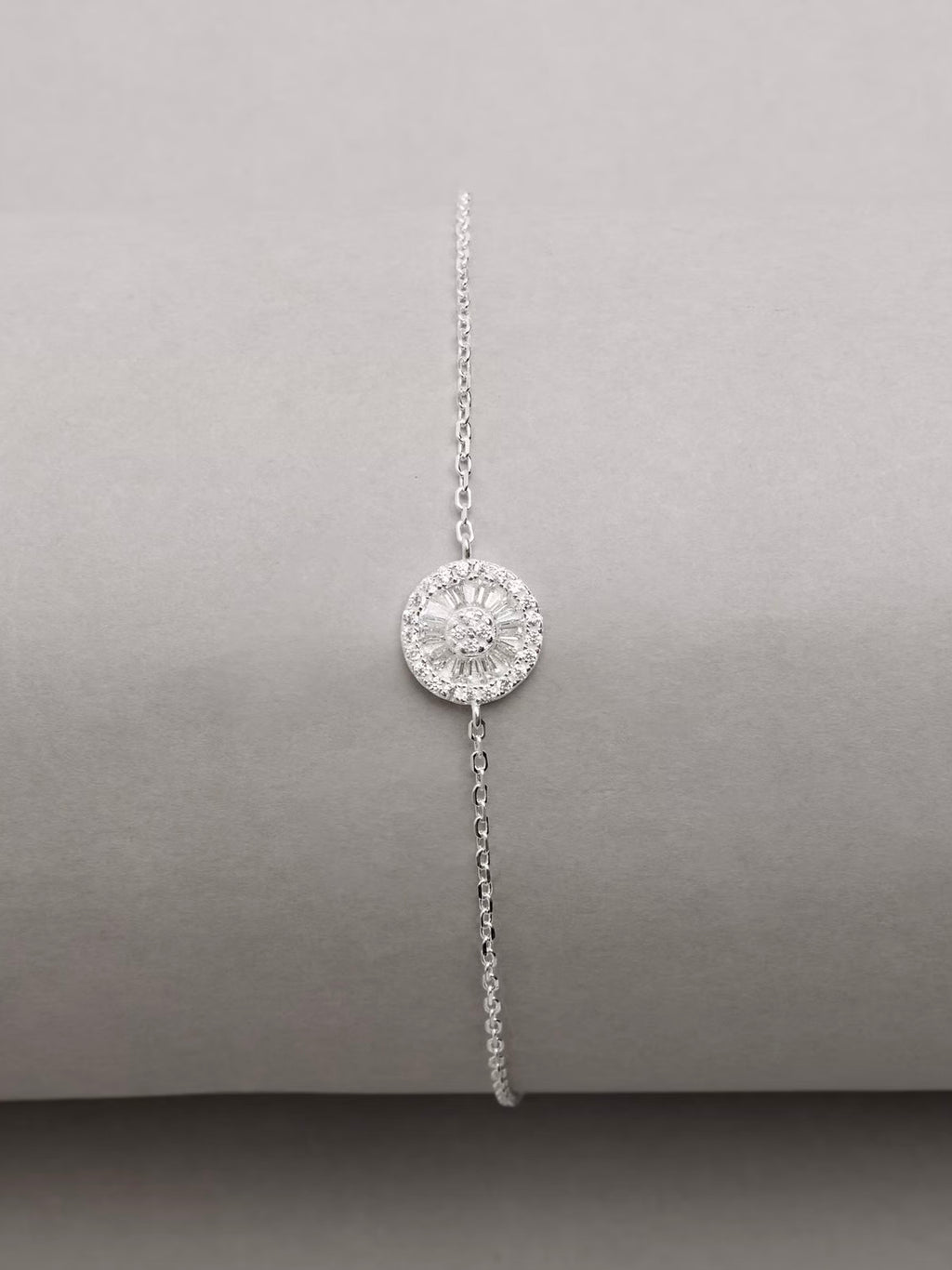 Pulseira entremeio botão cravejado