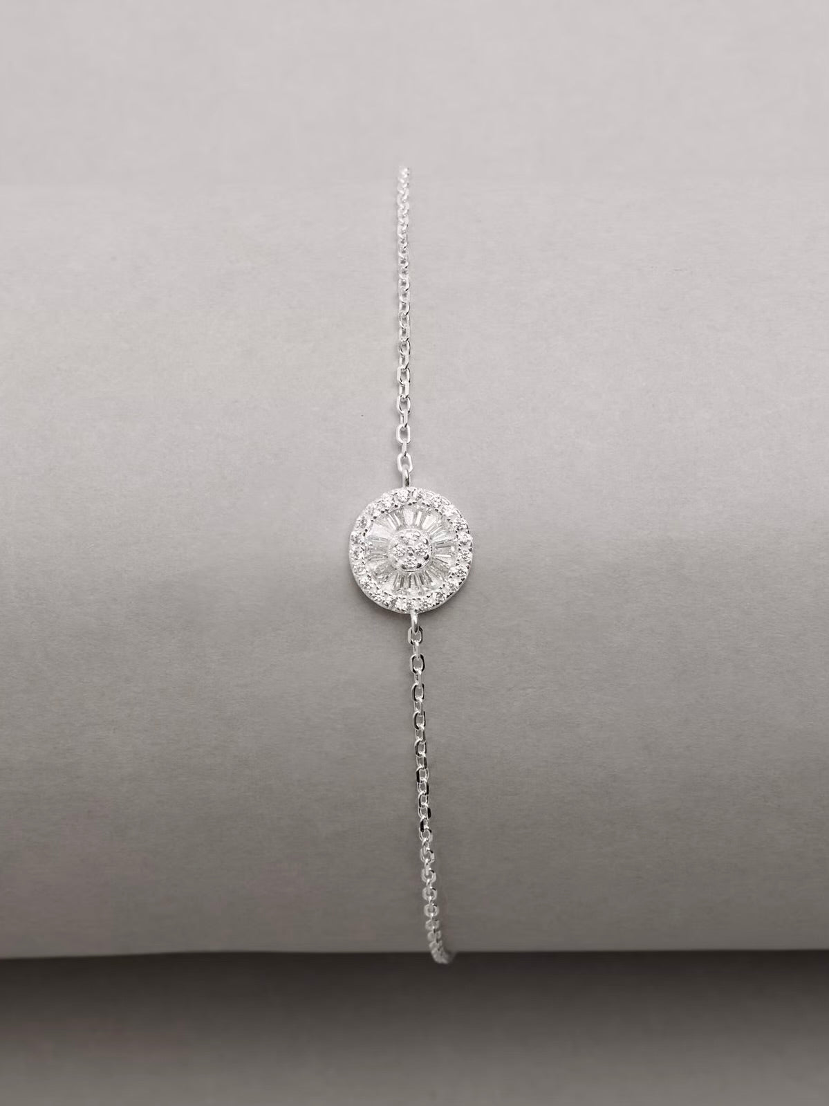 Pulseira entremeio botão cravejado