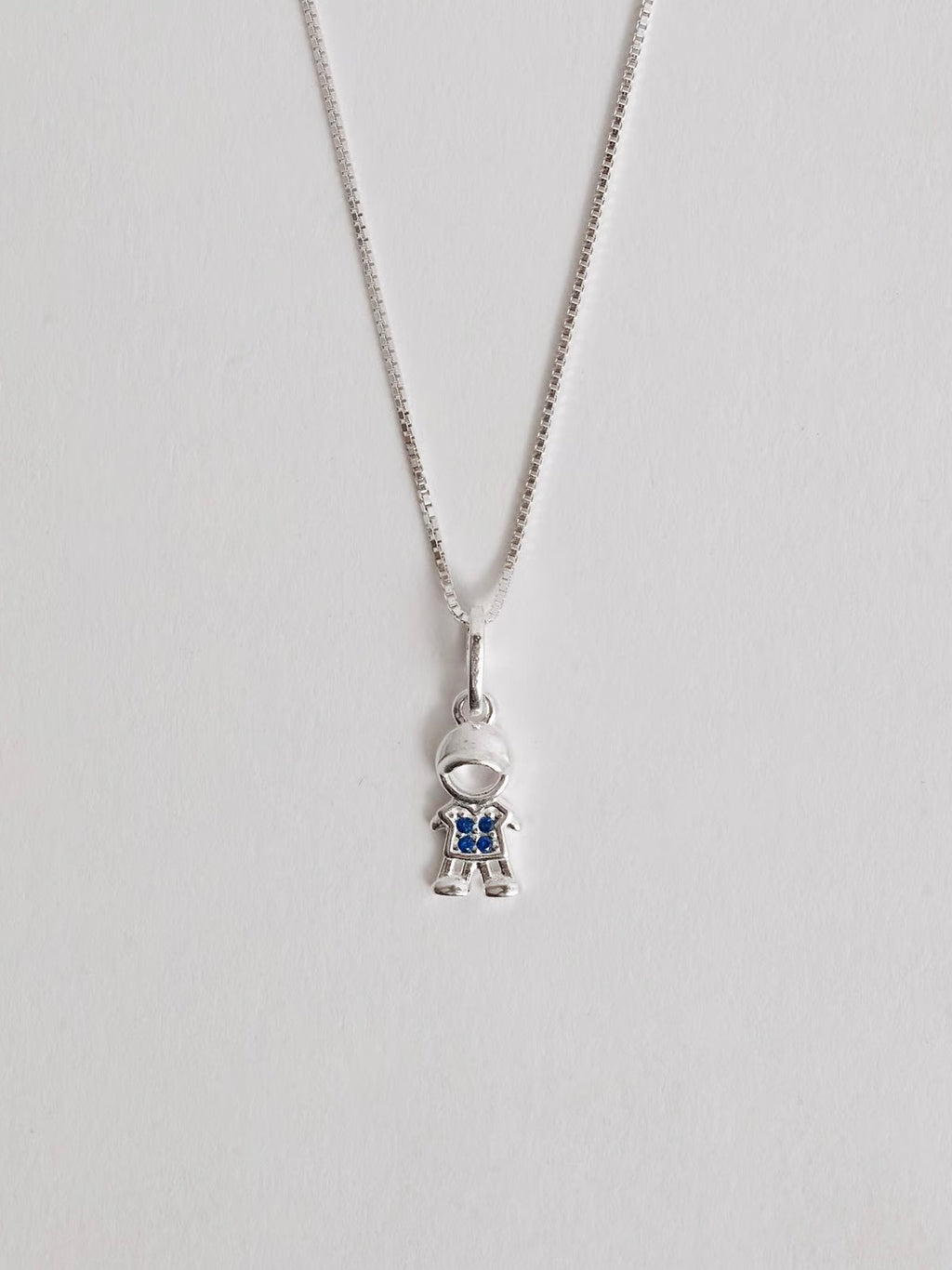 Colar pingente menino detalhe zircônias azul 45cm