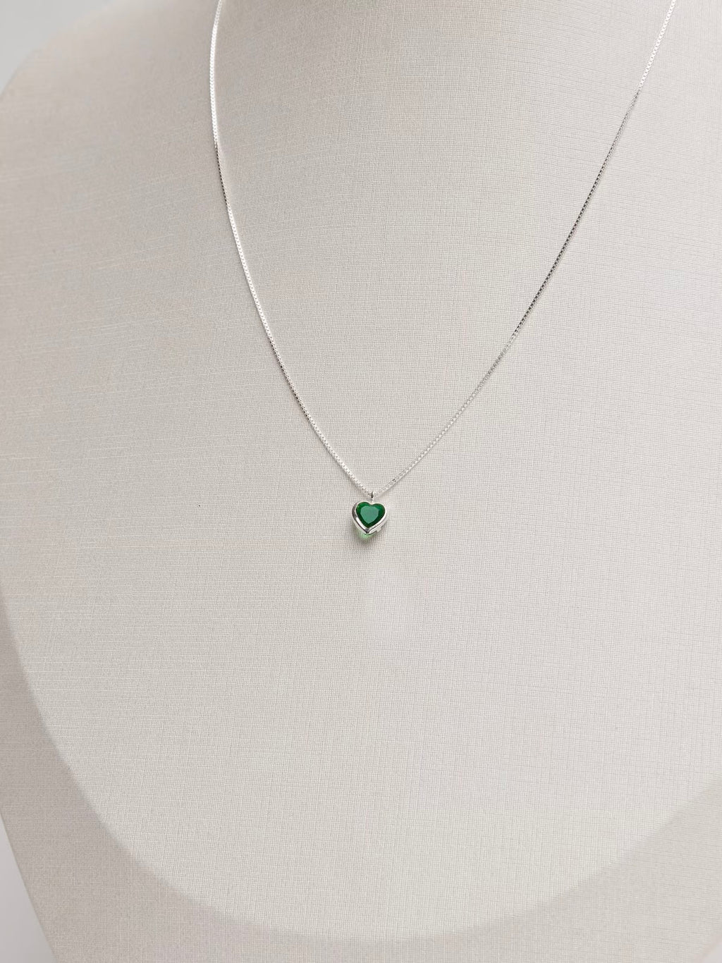 Colar zircônia coração esmeralda 6mm 40cm