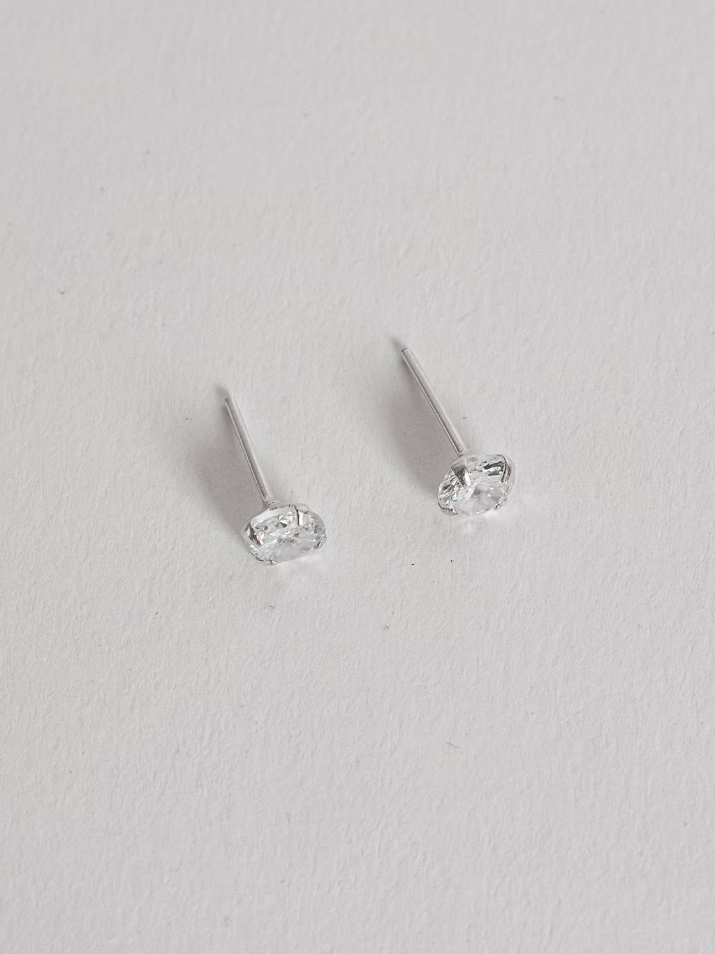 Brinco zircônia redonda cristal 5mm