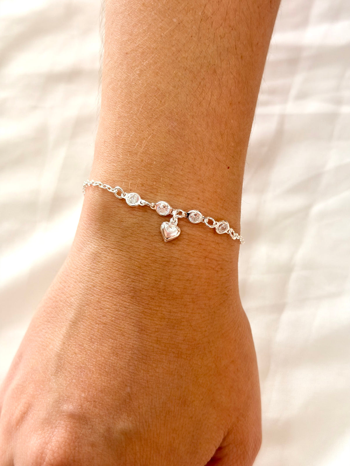 Pulseira entremeio zircônias pingente coração