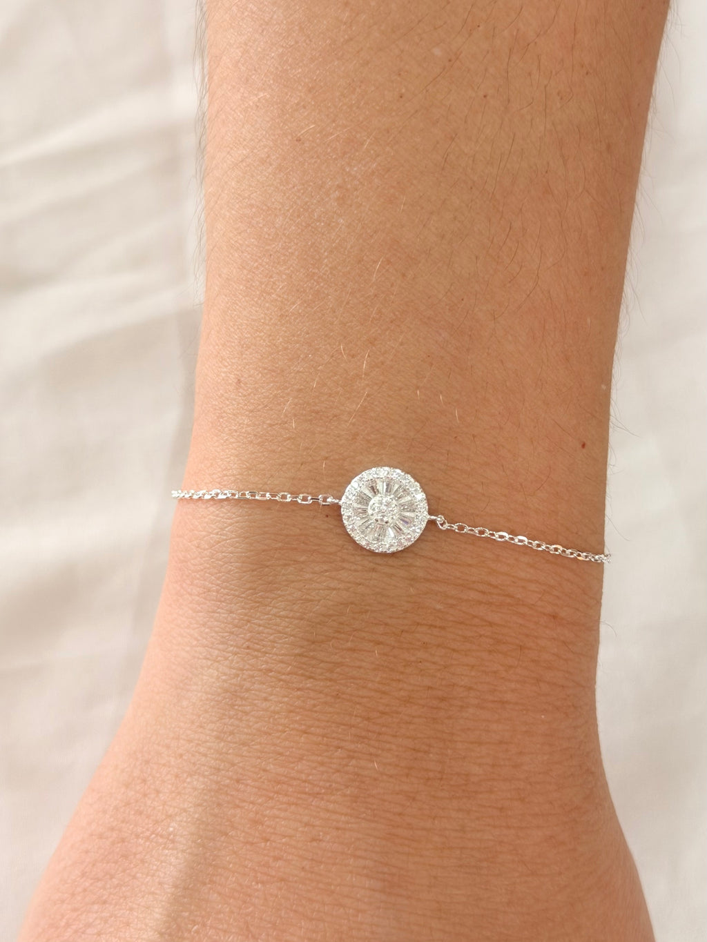 Pulseira entremeio botão cravejado