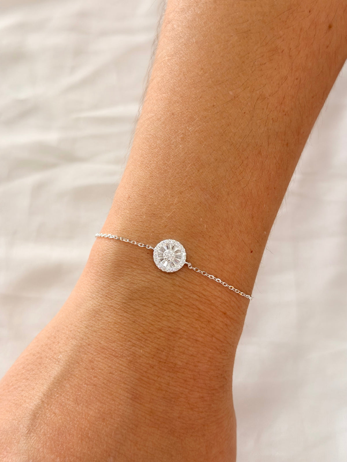 Pulseira entremeio botão cravejado