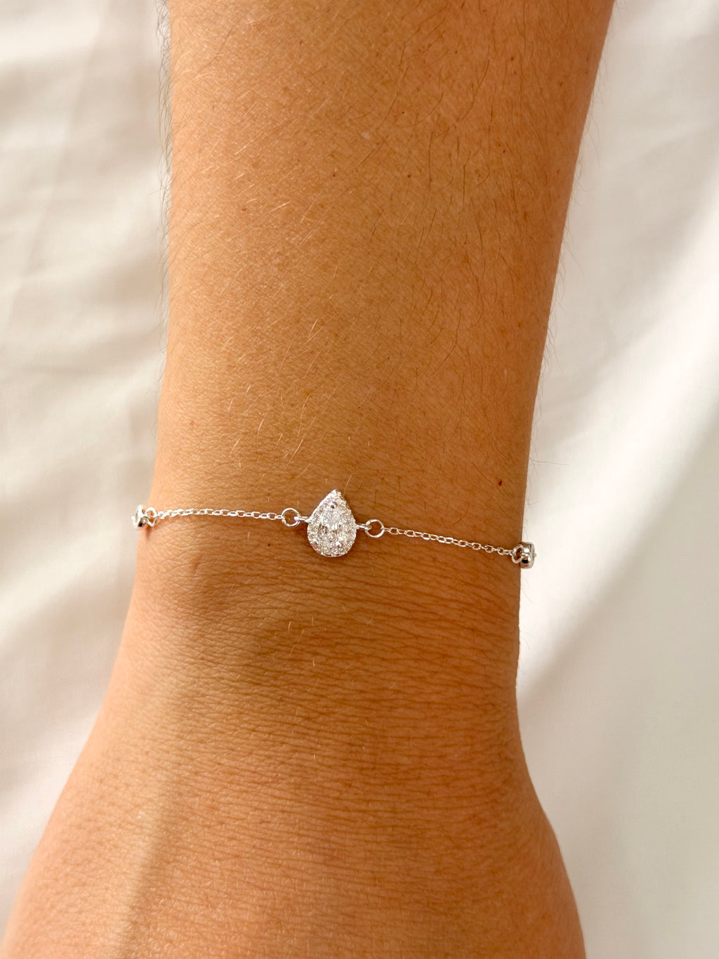 Pulseira entremeio zirconia gota com cravejado 8mm