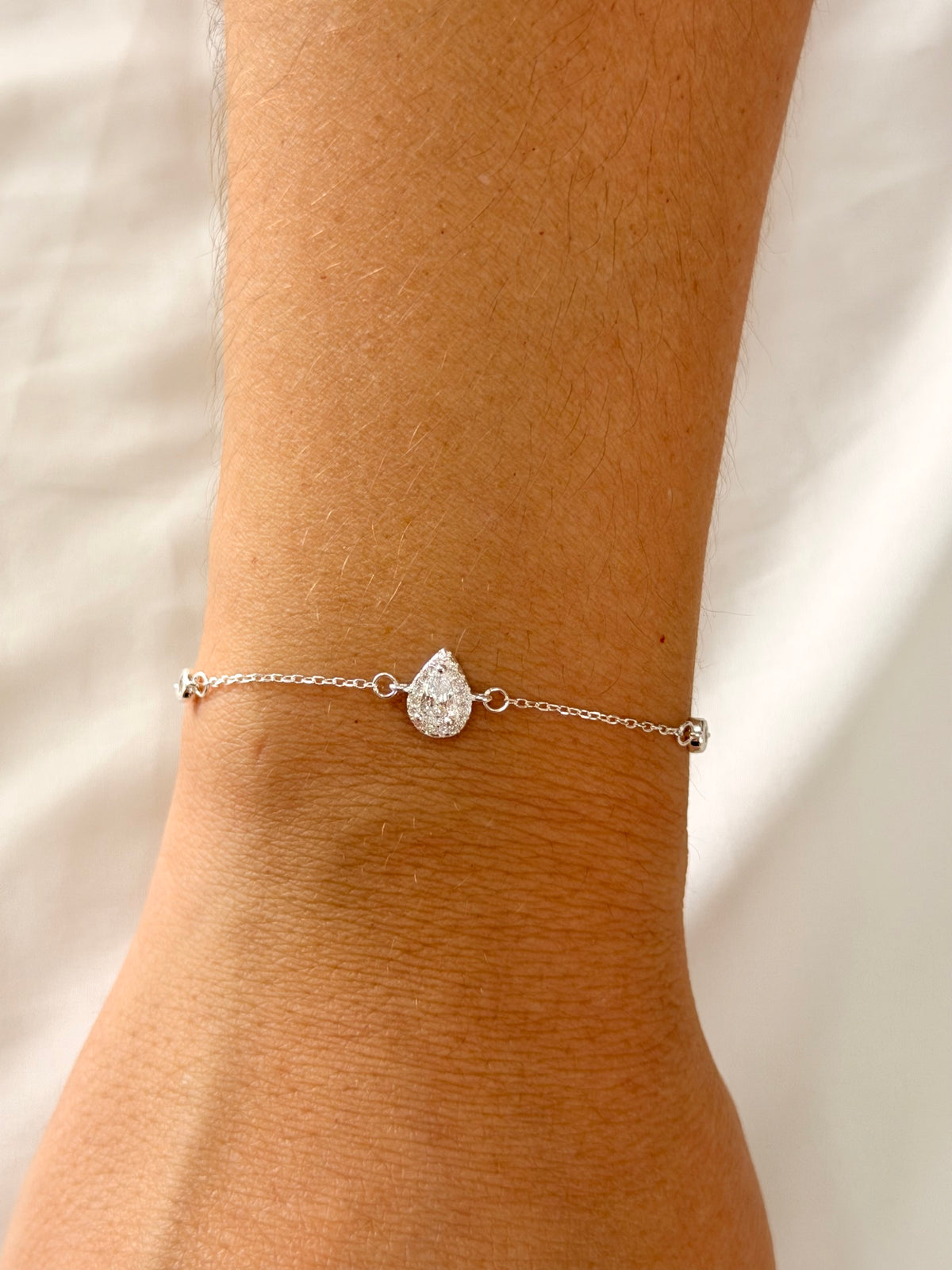 Pulseira entremeio zirconia gota com cravejado 8mm